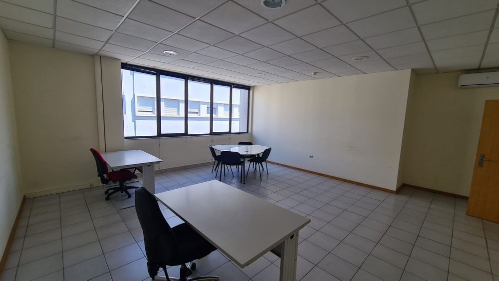 Escritório com 40m2 - Av. Fernão Magalhães- Porto