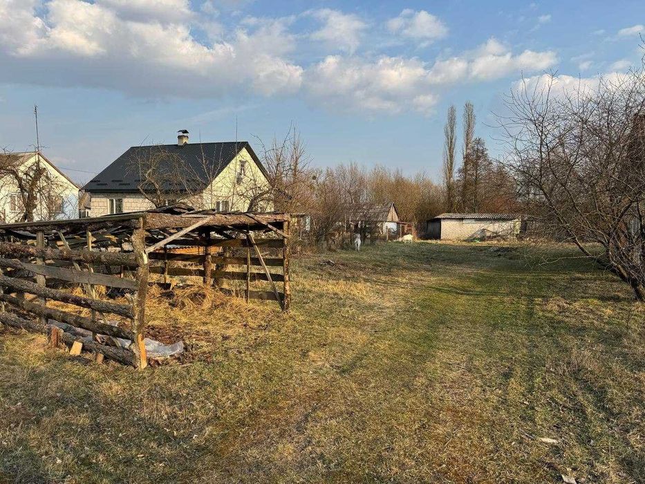 Будинок з земельною ділянкою біля річки Зарічне