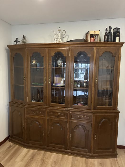 Movel de sala.Cristaleira