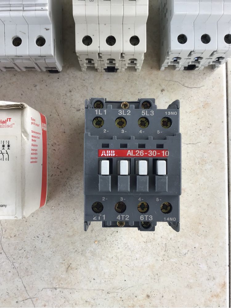 Equipamento ABB disjuntores e contactor