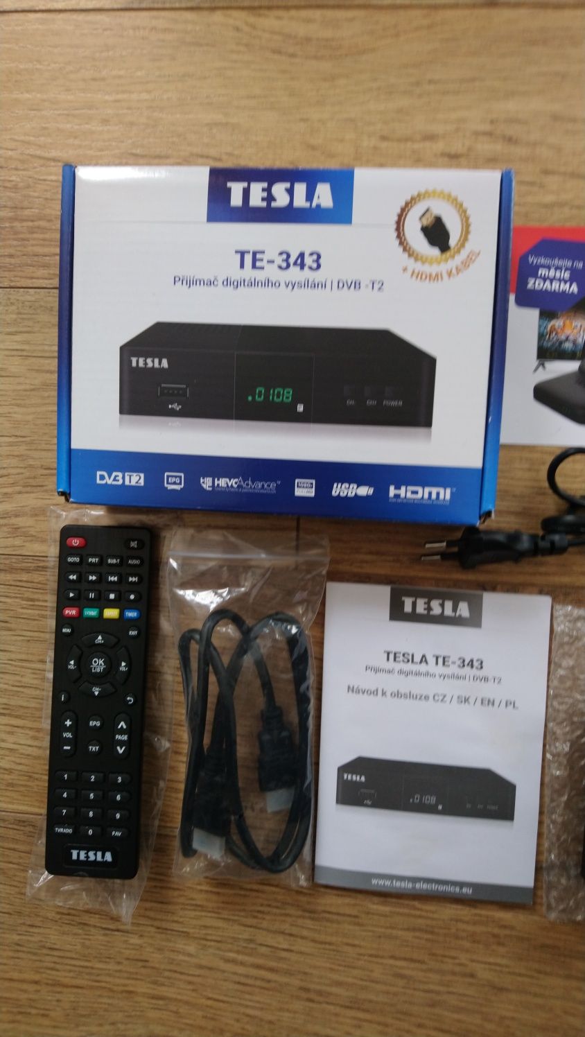Dekoder DVB-T2 HEVC firmy Tesla TE - 343 + kabel HDMI.