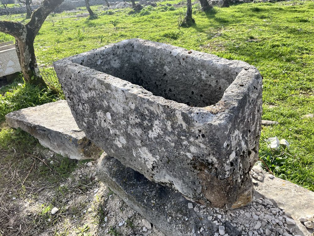 Pias em pedra feitas a mão