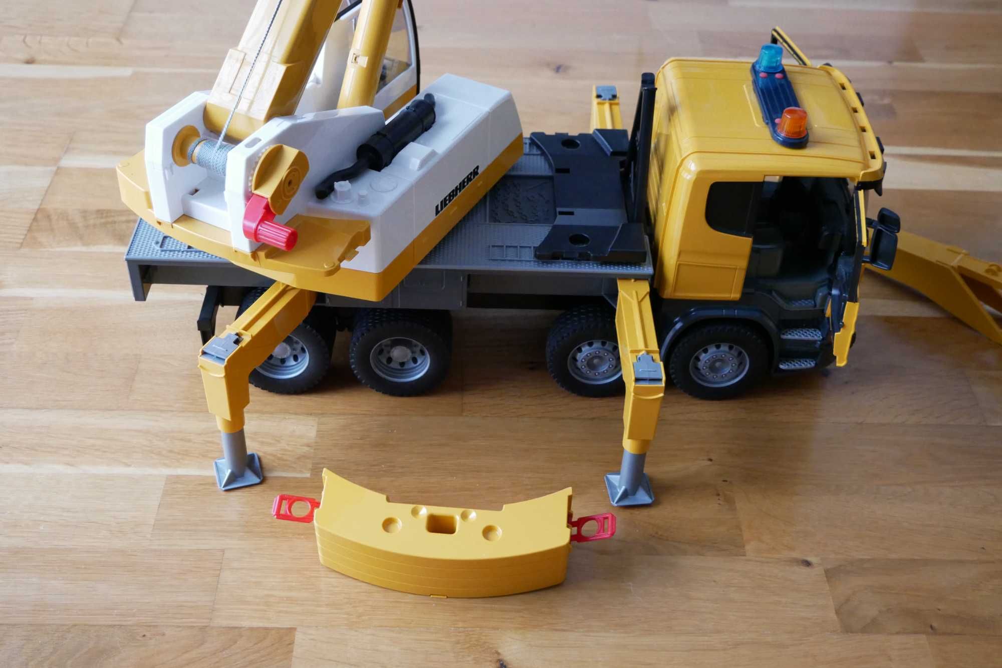 Bruder 03571 Scania Super z żurawiem Liebherr, z modułem dźwiękowym