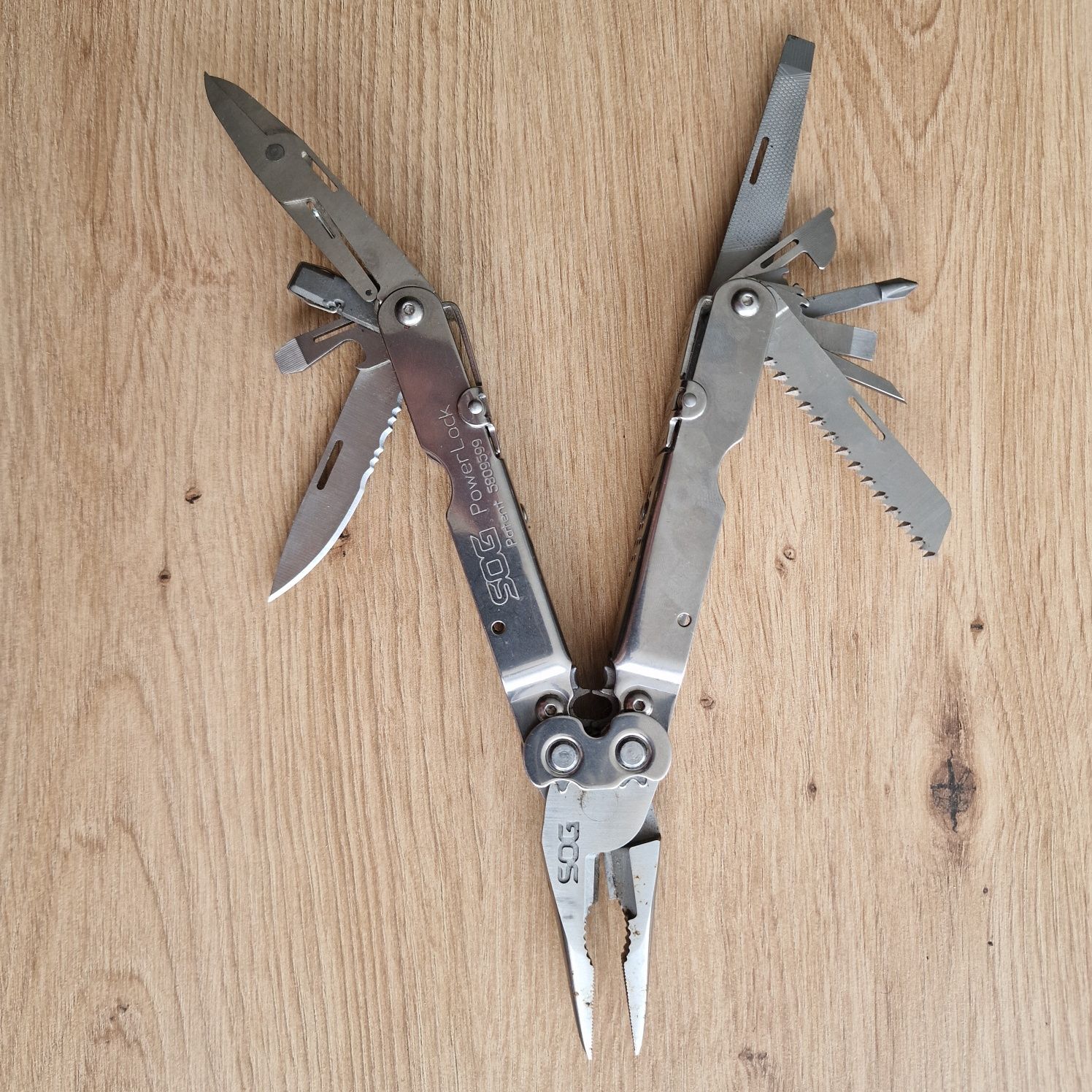Multitool SOG 18 w 1 pokrowiec