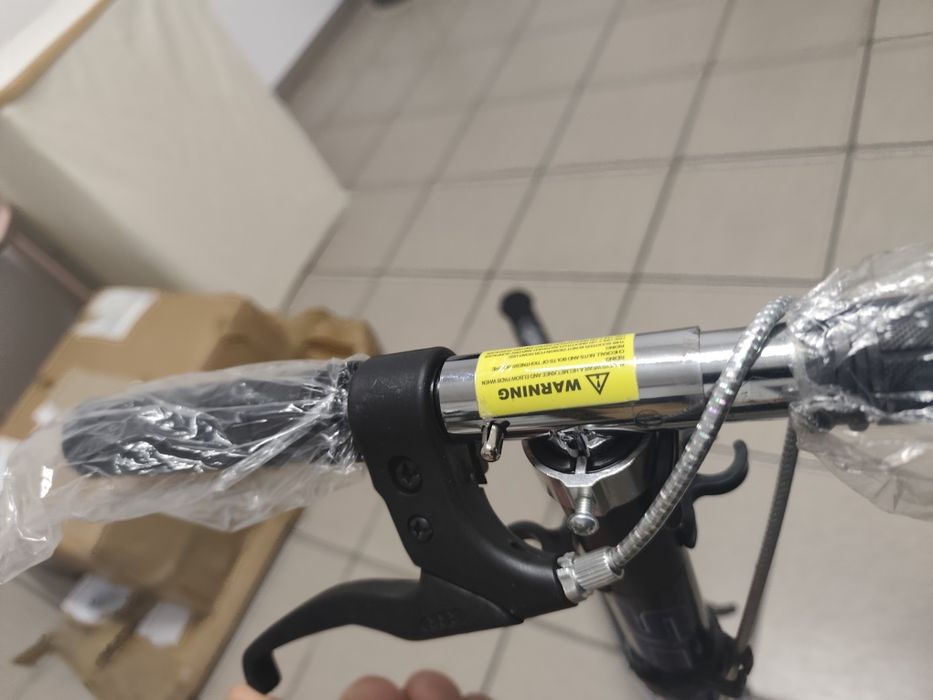 Nowa hulajnoga na dużych kołach z hamulcem ręcznym