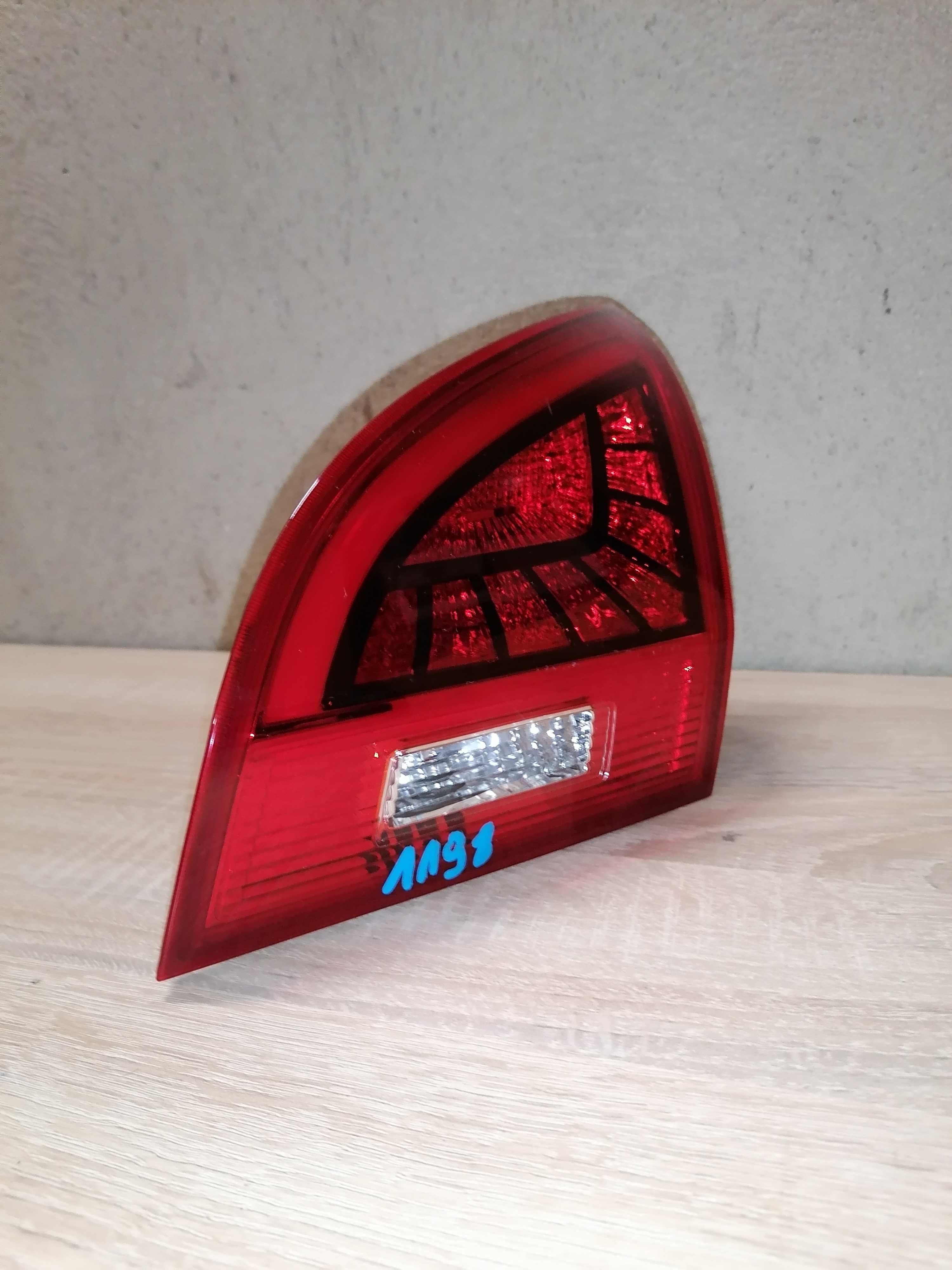 Kia Venga Lift Lampa prawa w klapę bagażnika