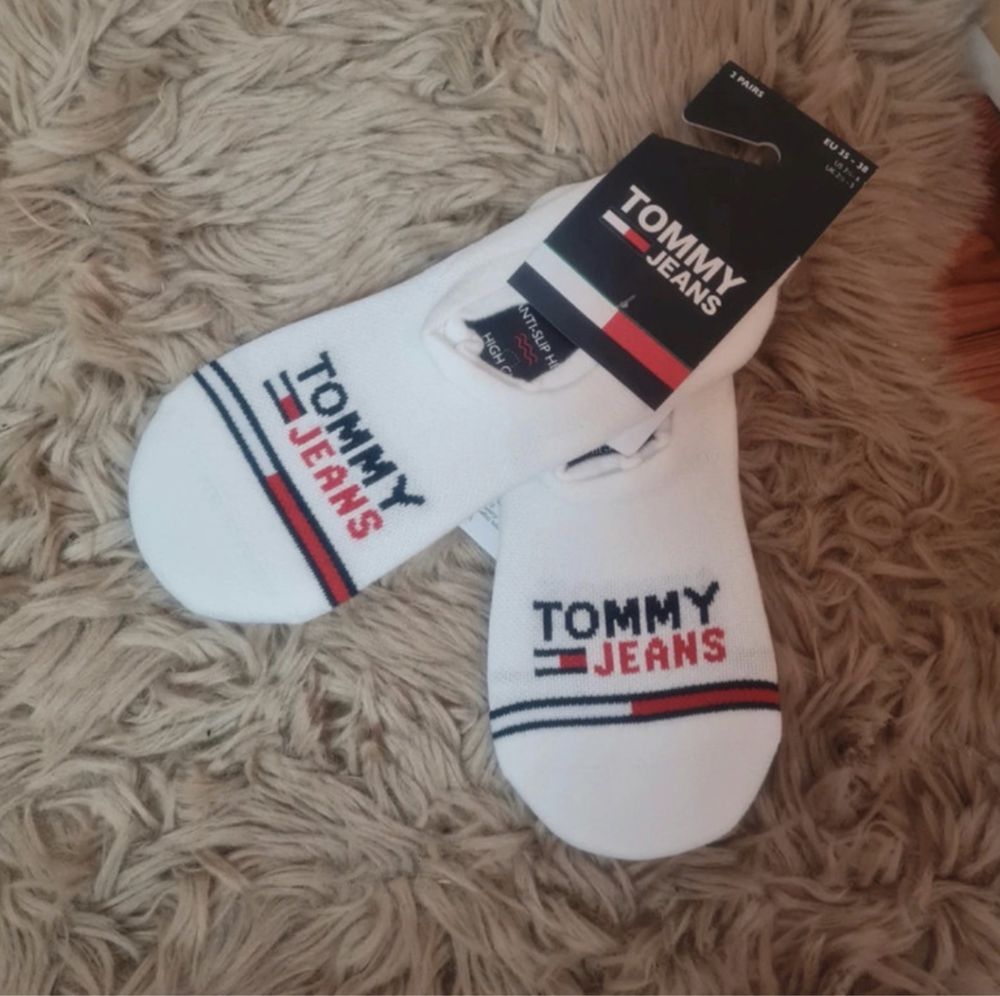 Tommy Hilfiger skarpetki stopki 35 38 białe z napisem i logo 2 pary