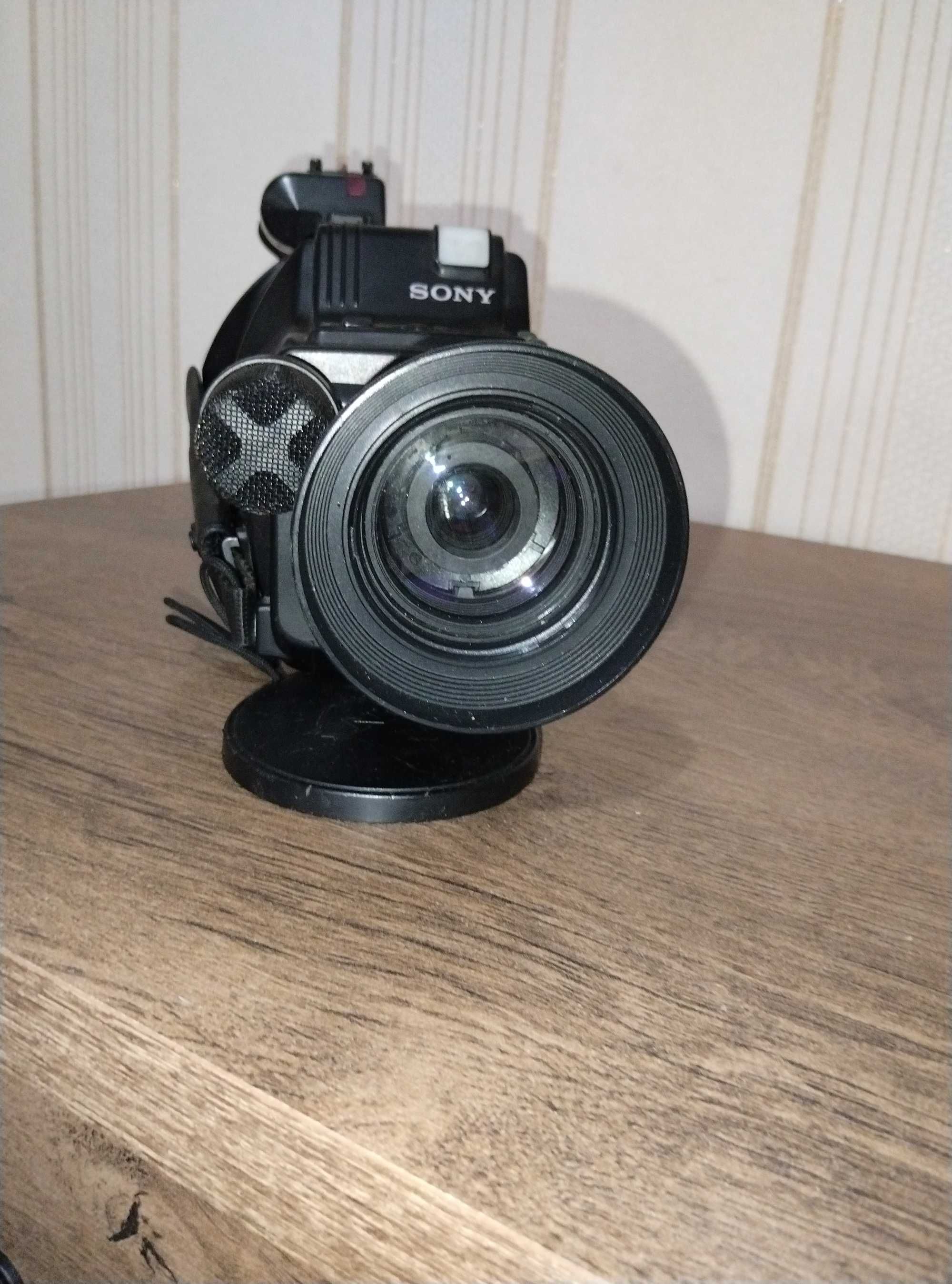 Касетна відеокамера sony ccd-v90e handycam