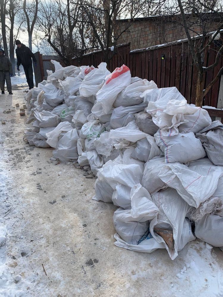 Демонтаж стен , штукатурки , плитки , стяжки пола.