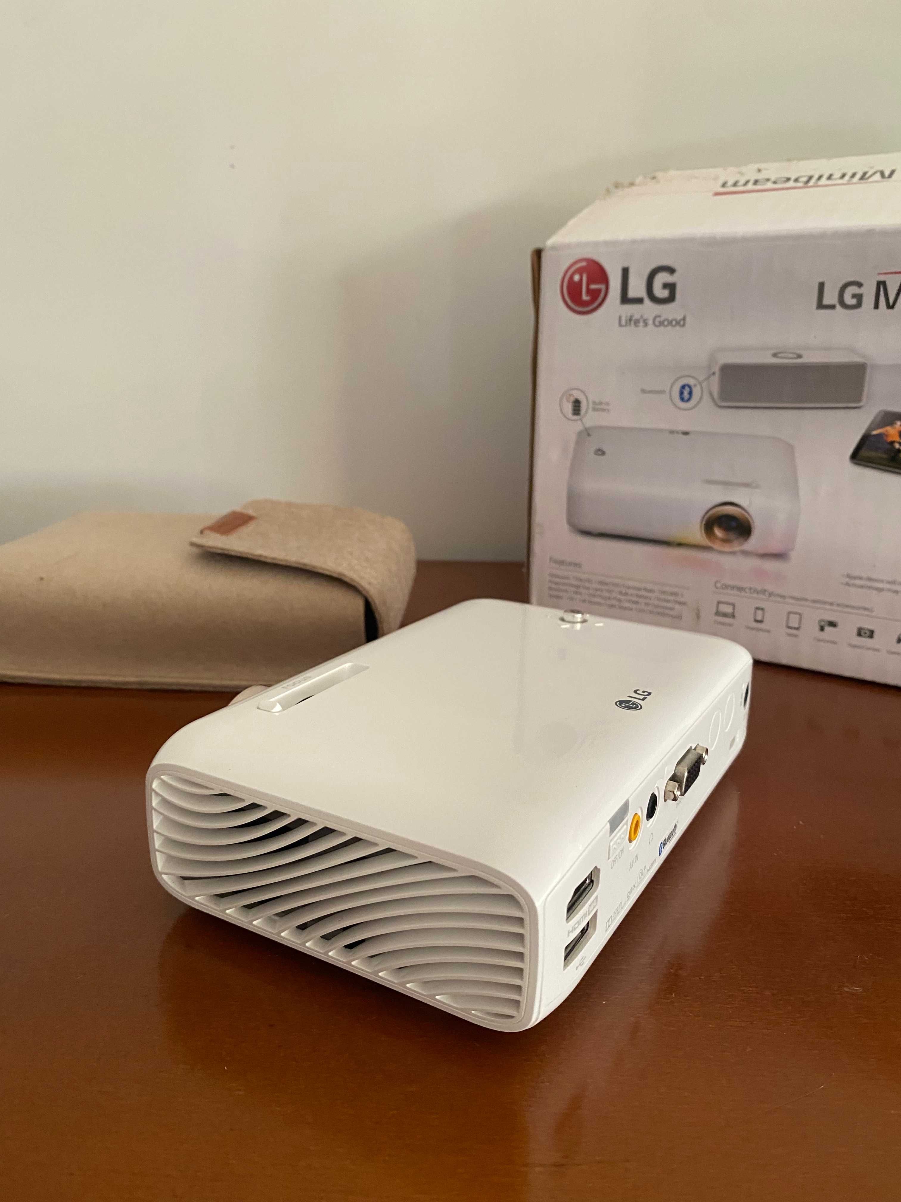 Projector LG Minibeam PH550G