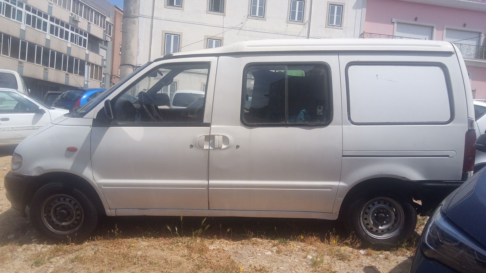 Nissan vanette, para despachar