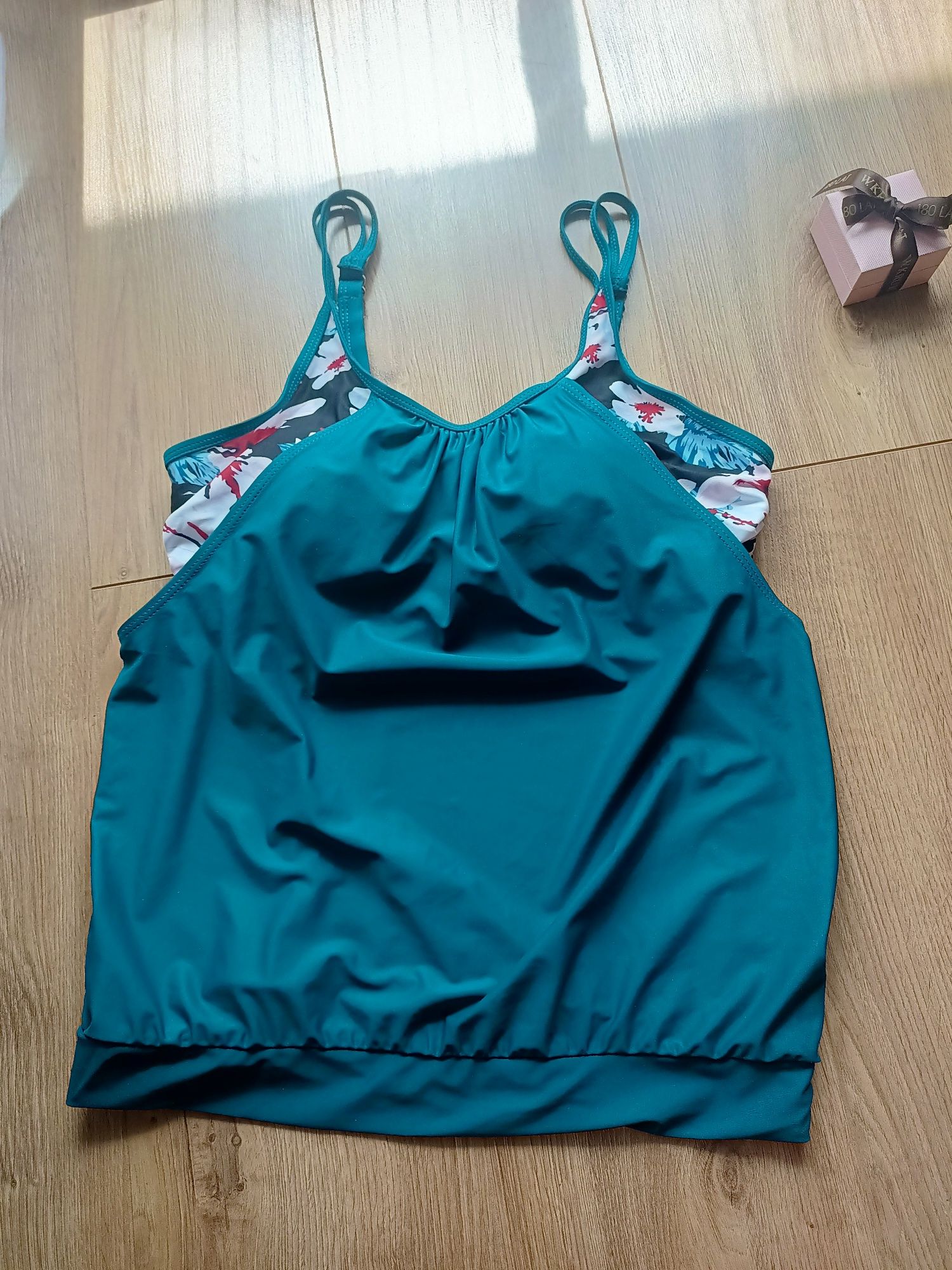 Tankini, rozmiar 40/42. Pod tankini top. 
Stan idealny.
Miseczki lekko