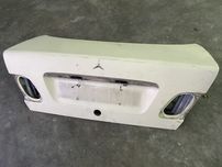 Mala Mercedes-Benz E-Class (W210)