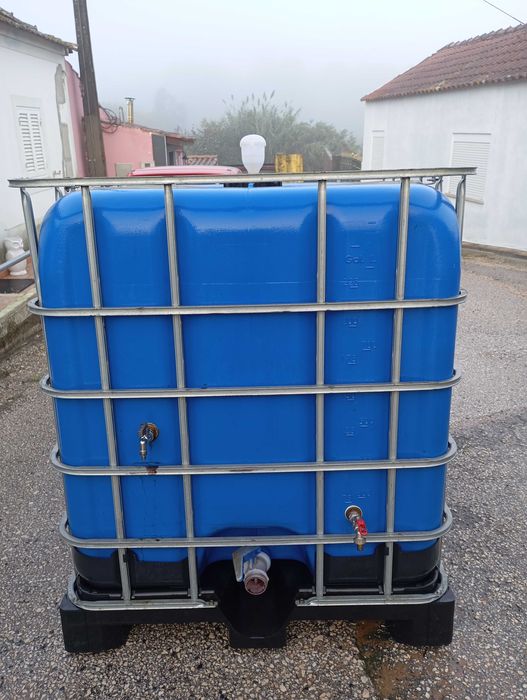 Depósito para vinho com 3 torneira