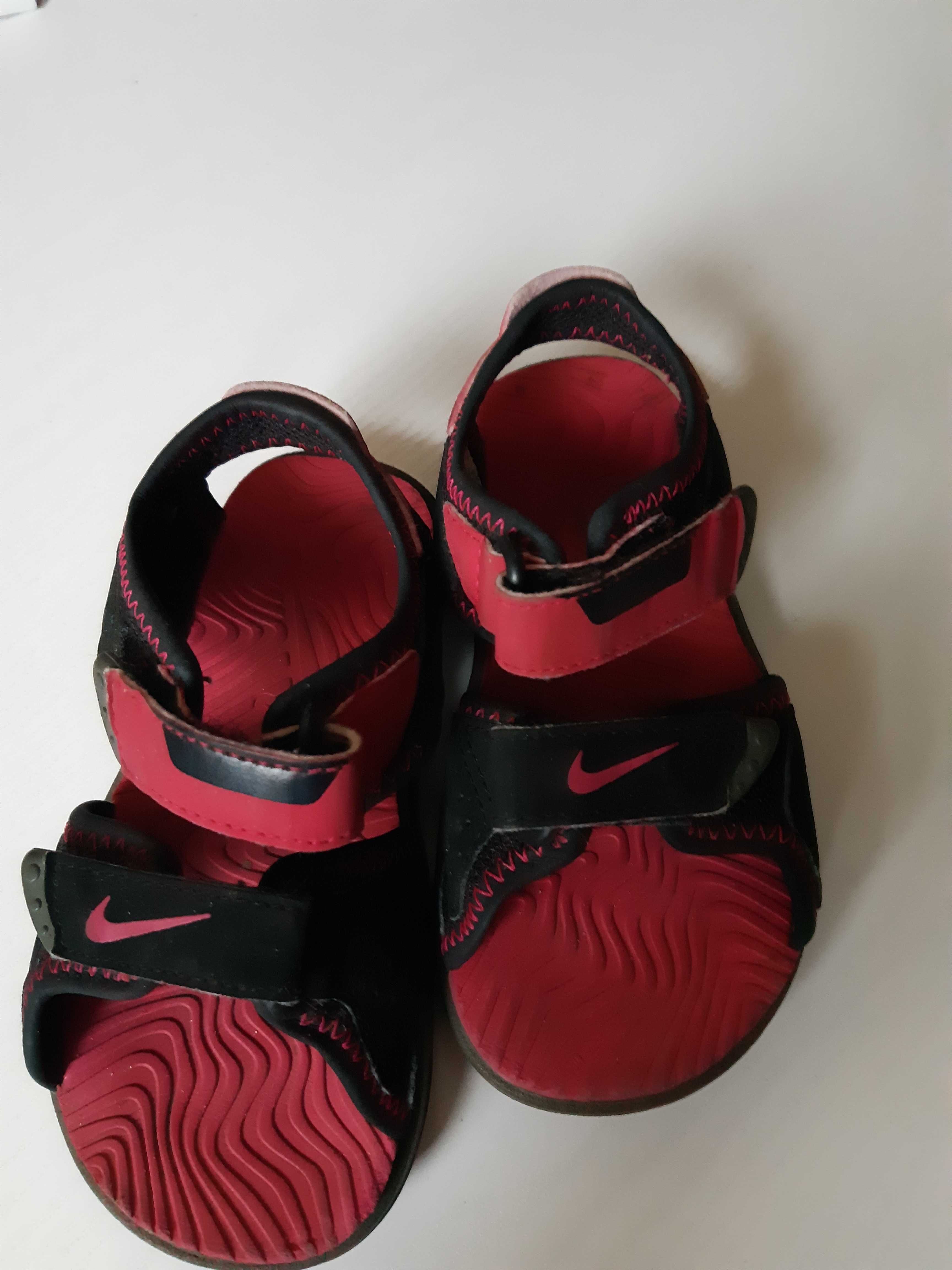 sandałki piankowe Nike dla dziewczynki rozmiar 22-23 (długość 15 cm)