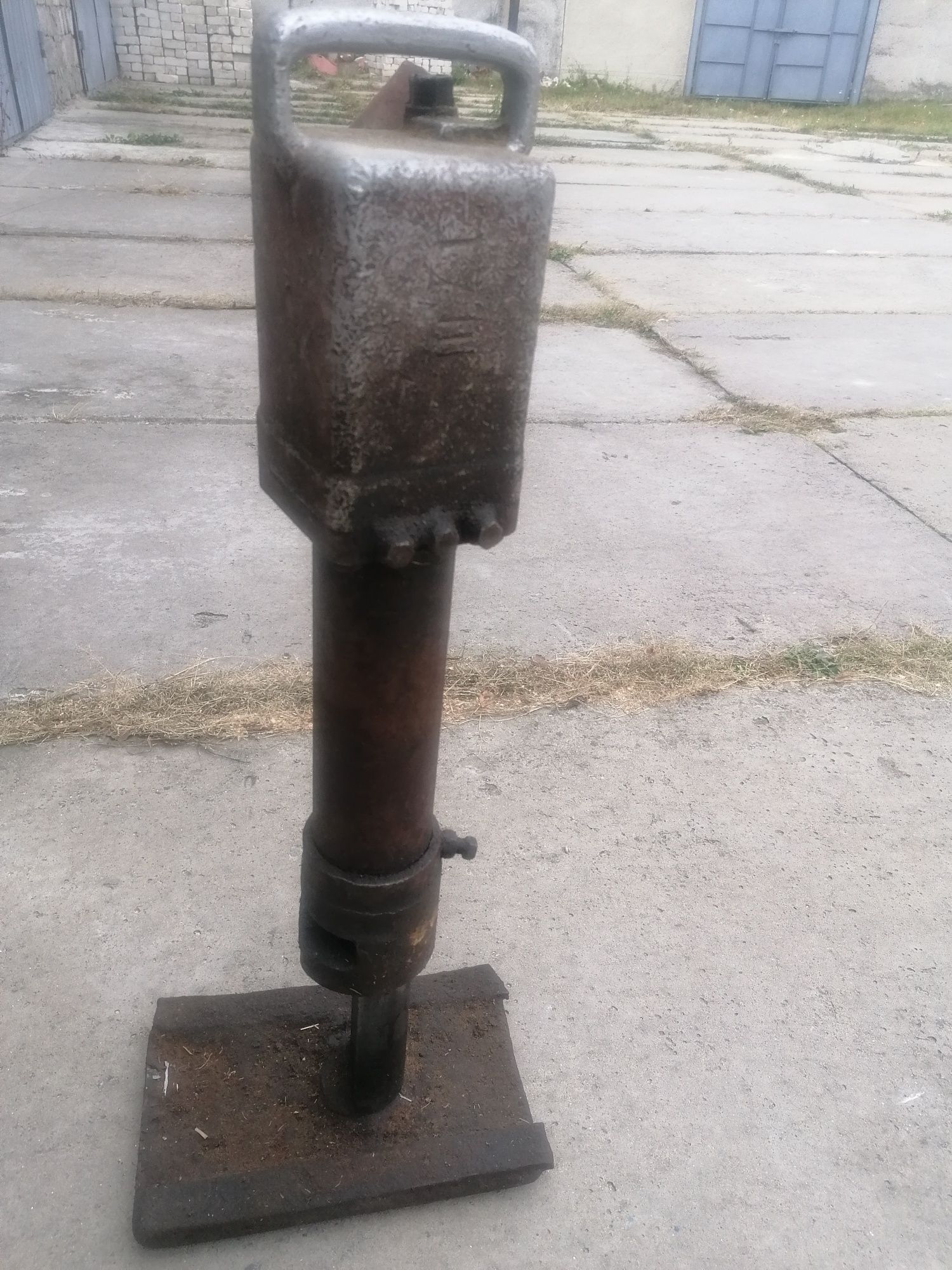 Домкрат 10 тонний