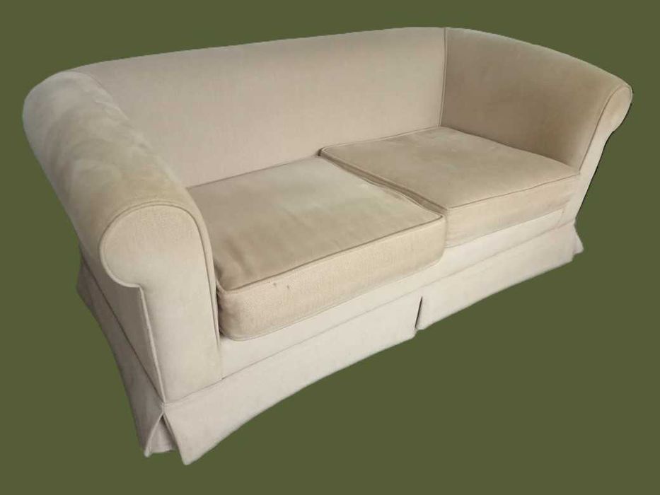 Sofá e outros móveis