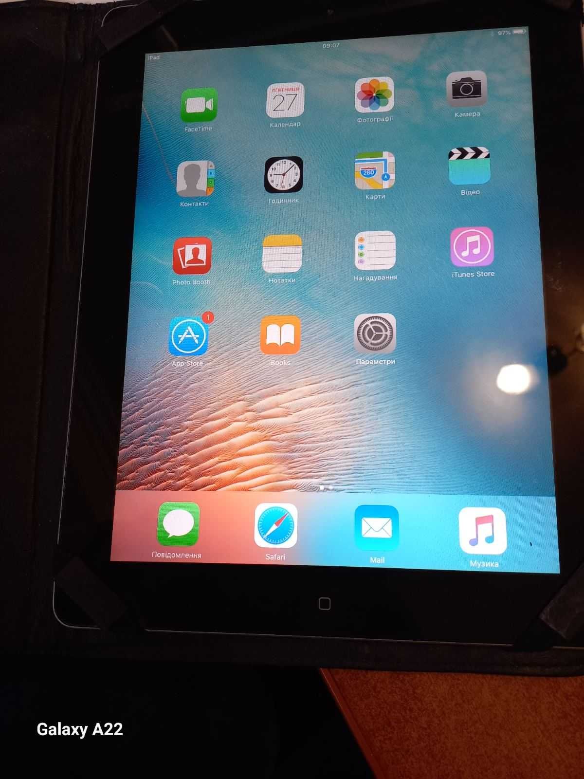 Планшет Apple iPad 2 Wi-Fi 16GB (MC769RS/A)
