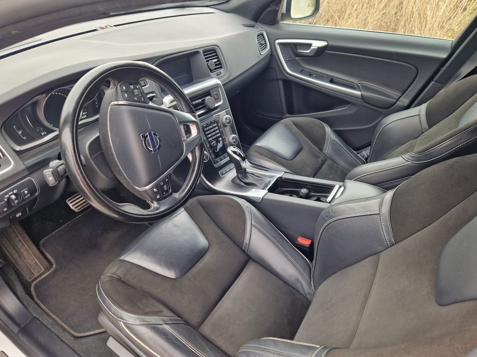 Volvo V60 D6 hibrido plug-in Nacional