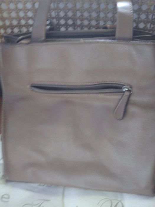 Carteira castanha com 2 alças