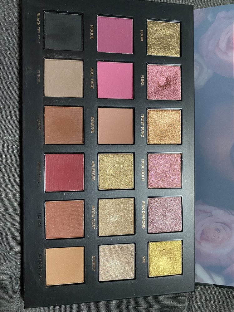 Huda Beauty Rose Gold paletka do cieni