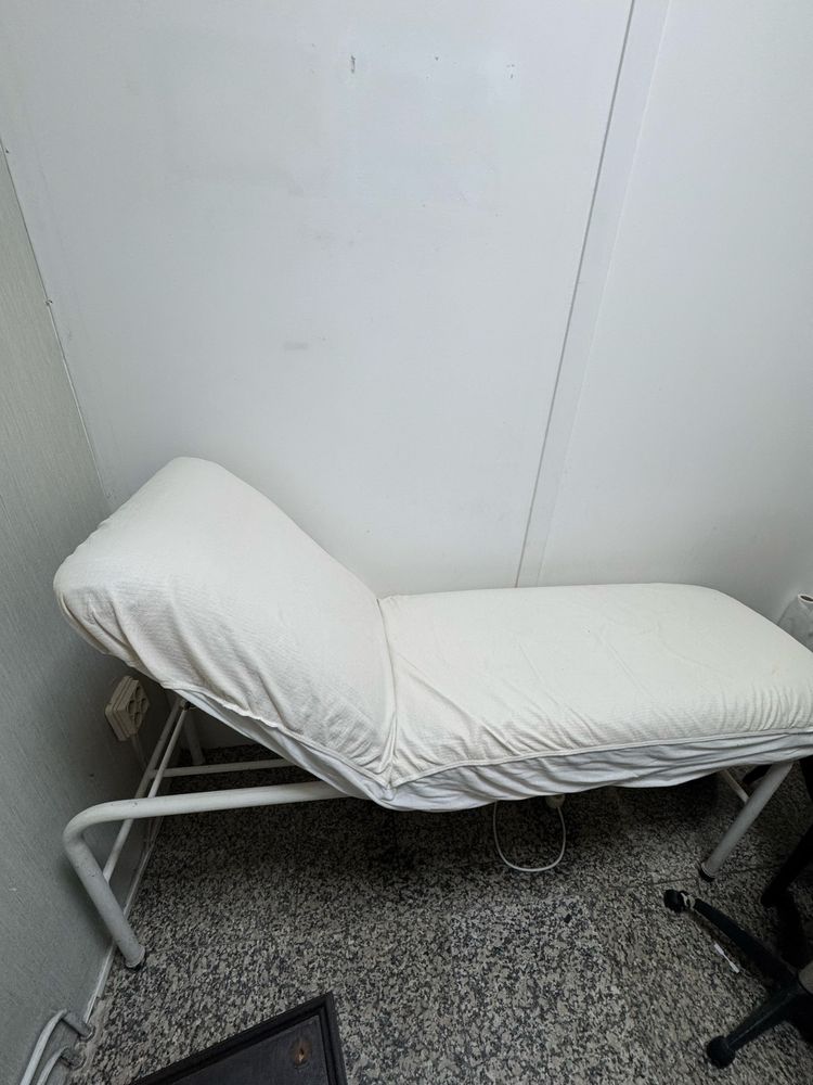Marquesa para estetica ou massagem reclinavel.