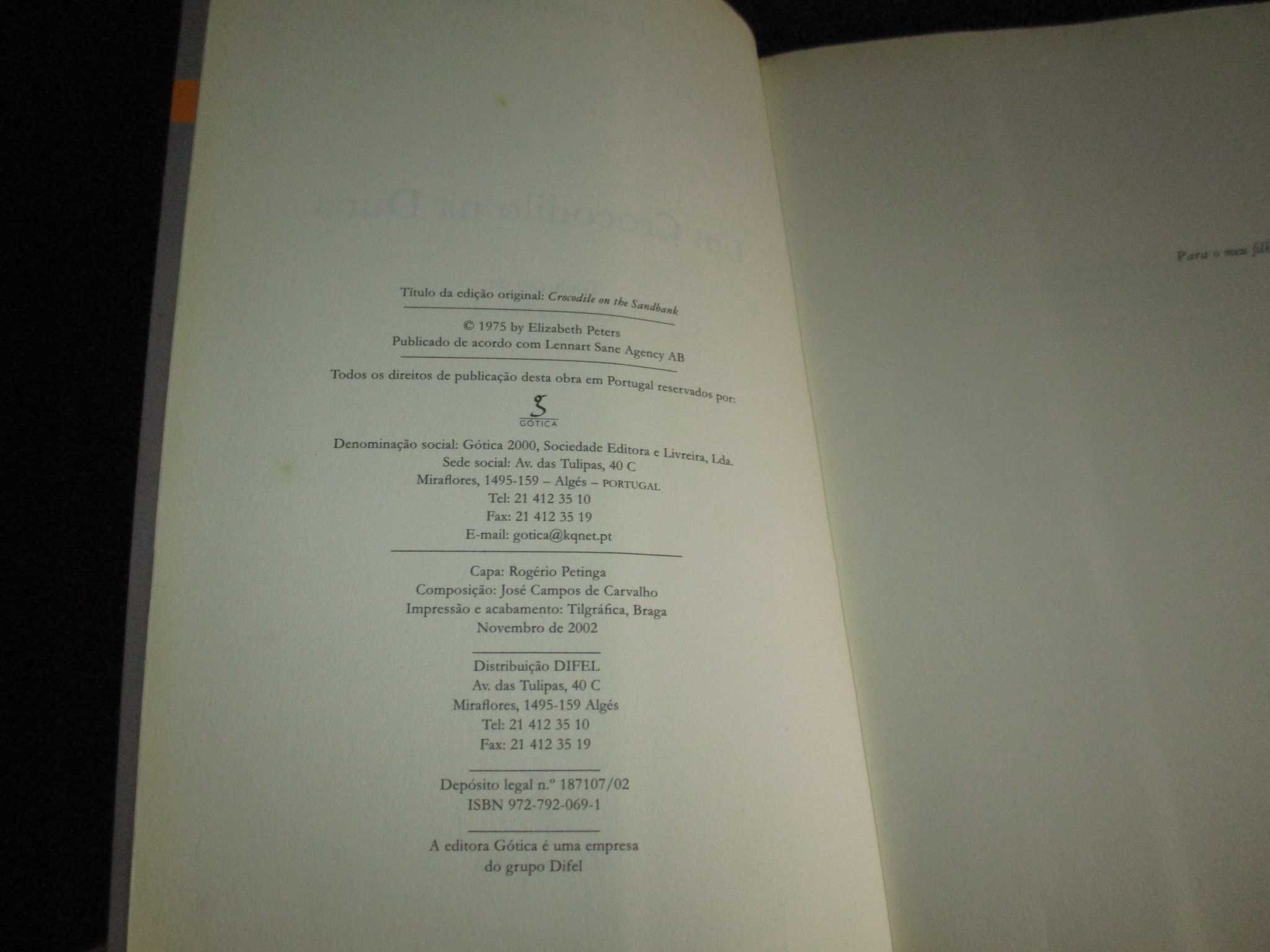 Livro Um Crocodilo na Duna Elizabeth Peters