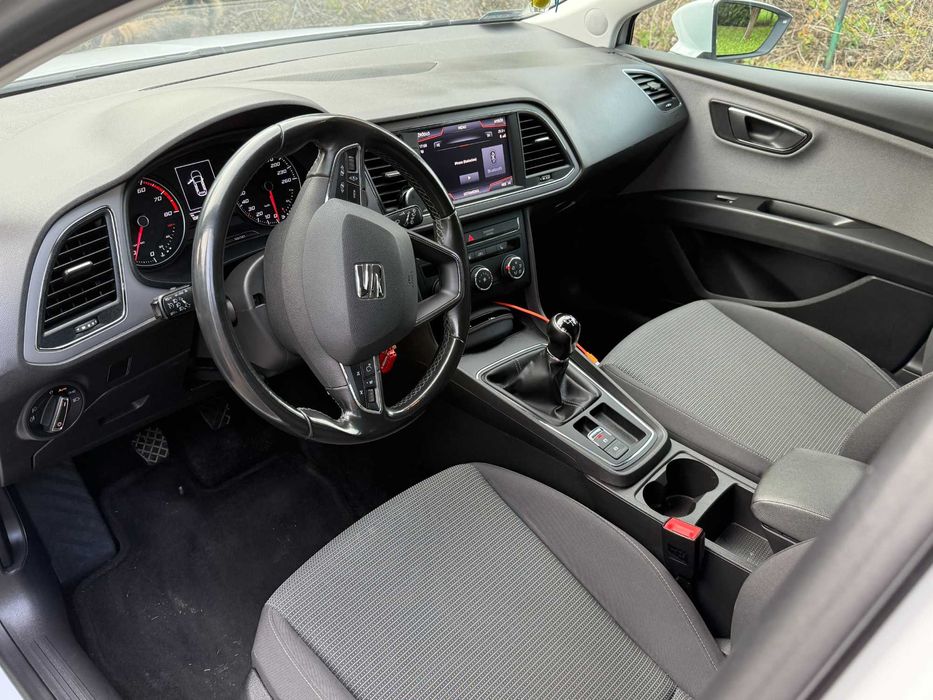 Seat Leon 1.5 ECOTSI 2019r. 131 KM. Salon Polska