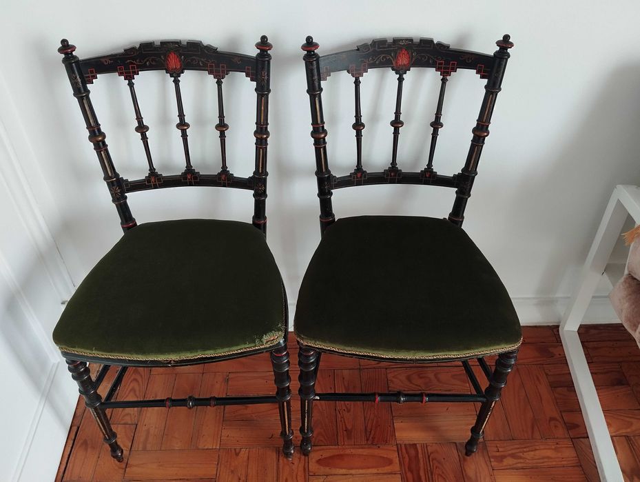 Par cadeiras antigas assento palhinha lacadas preto