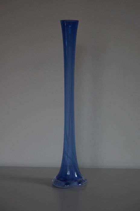 Piękny, wysoki wazon z grubego, barwionego szkła