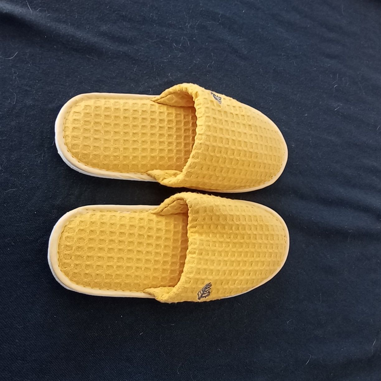Pantufa infantil nova amarela Slippers