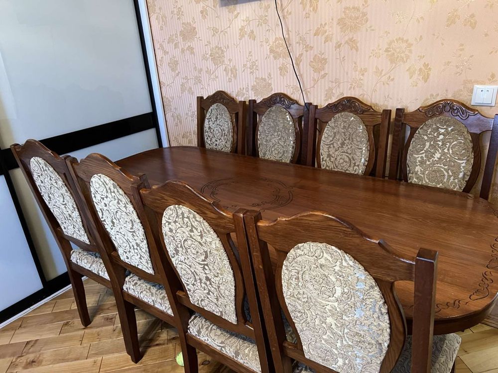 Дубовий стіл і 8 стільців