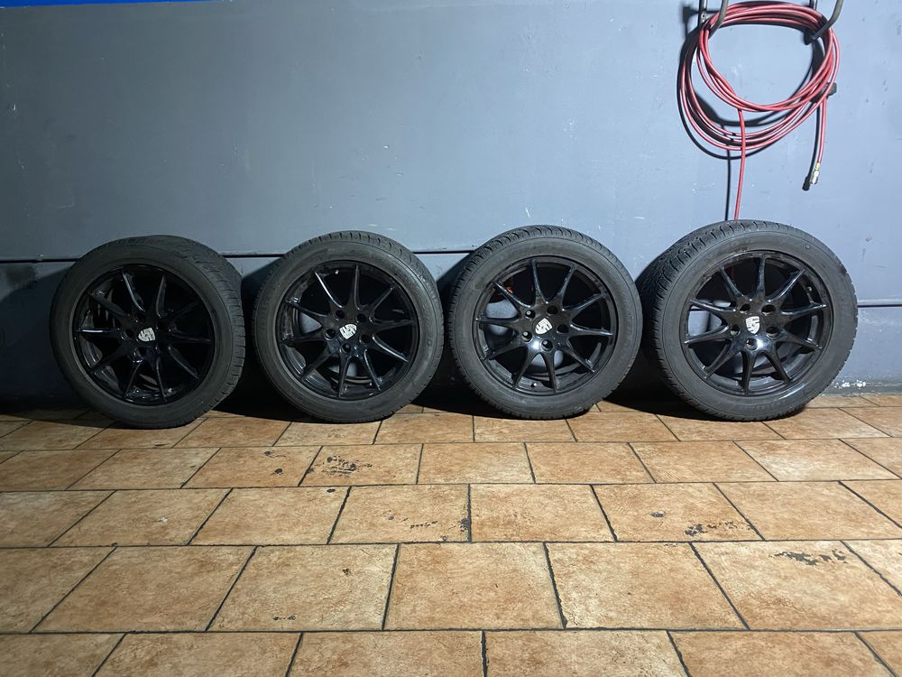 Conjunto 4 jantes originais BBS PORSCHE R18 com pneus. Furação 5x130. Jantes em muito bom estado.