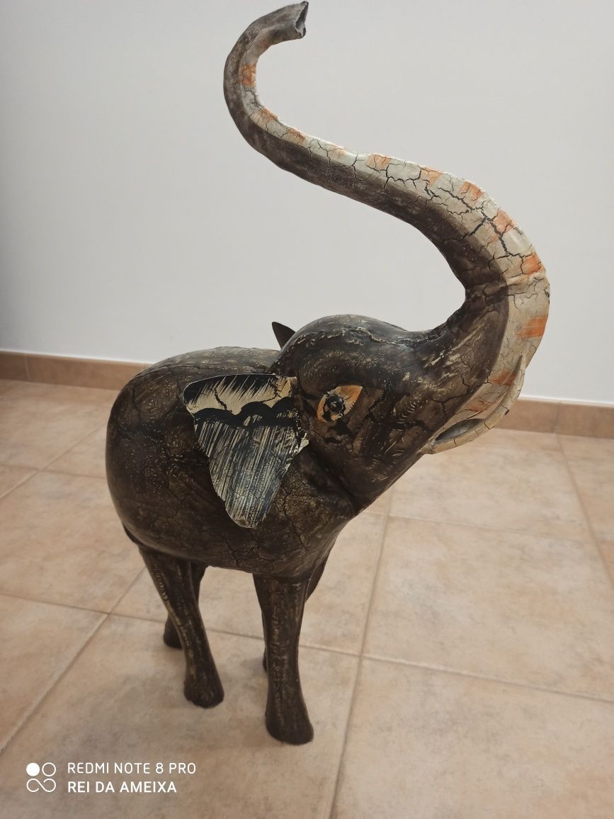 Elefante decorativo em ferro