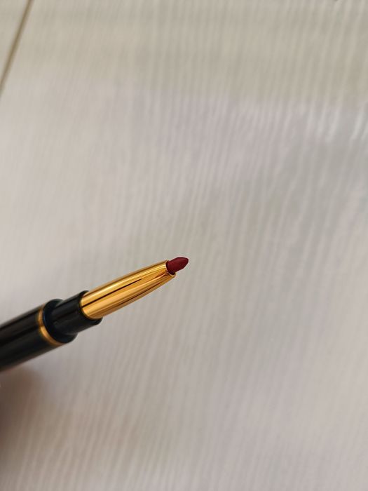 Szminko- kredka x2, pisak- marker do brwi