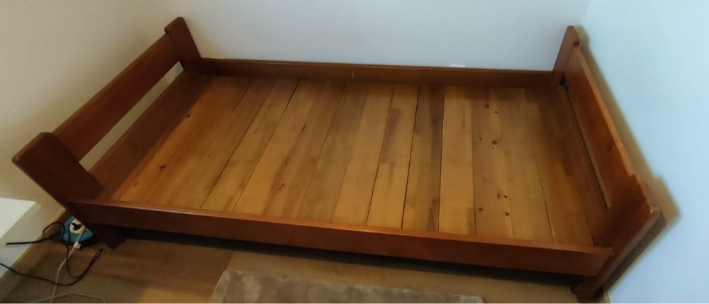 Cama dupla em madeira