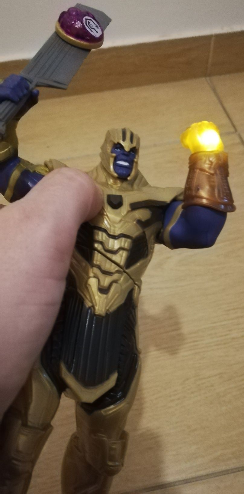 Figura ação Thanos tamanho 20 cm