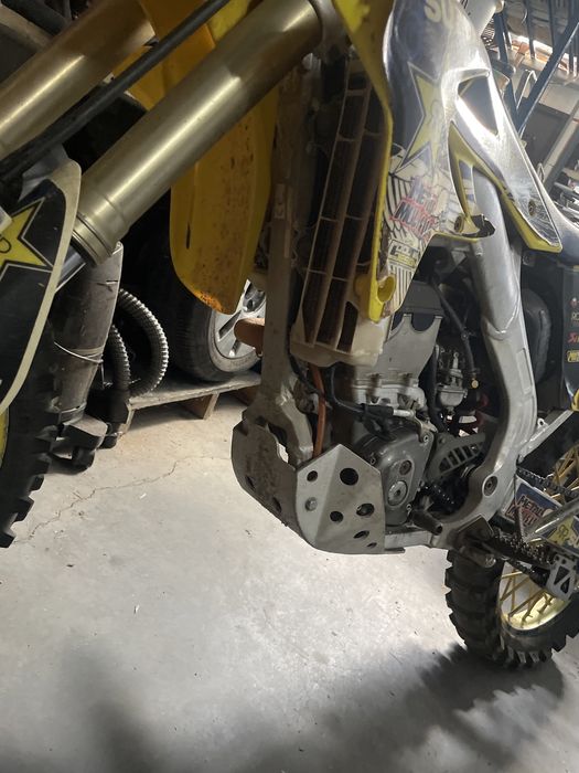 Suzuki RMZ 250 sem folgas inpecavel