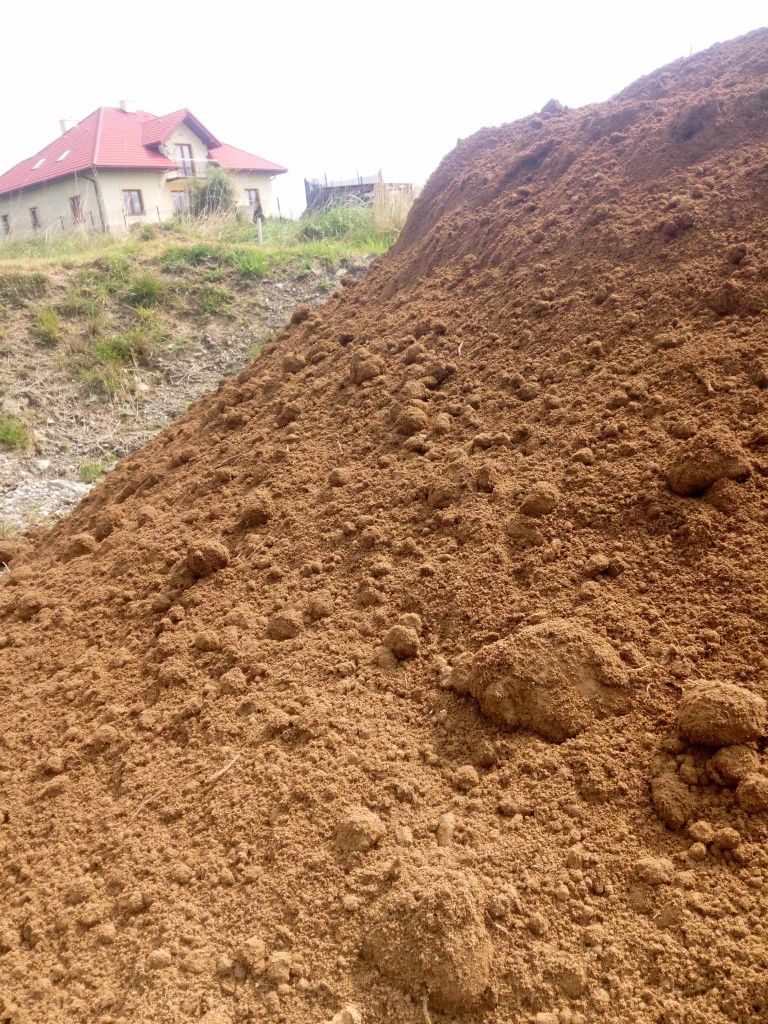 Ziemia przesiewana pod trawnik bez kamieni do plantowania