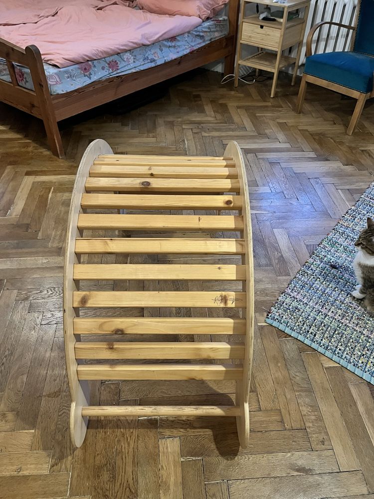 Drewniany bujak ze zjezdzalnią Montessori