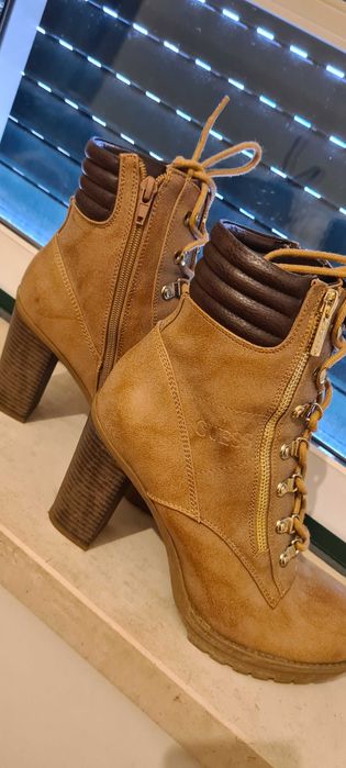 BARATO. Não perca a oportunidade! Bota Guess.