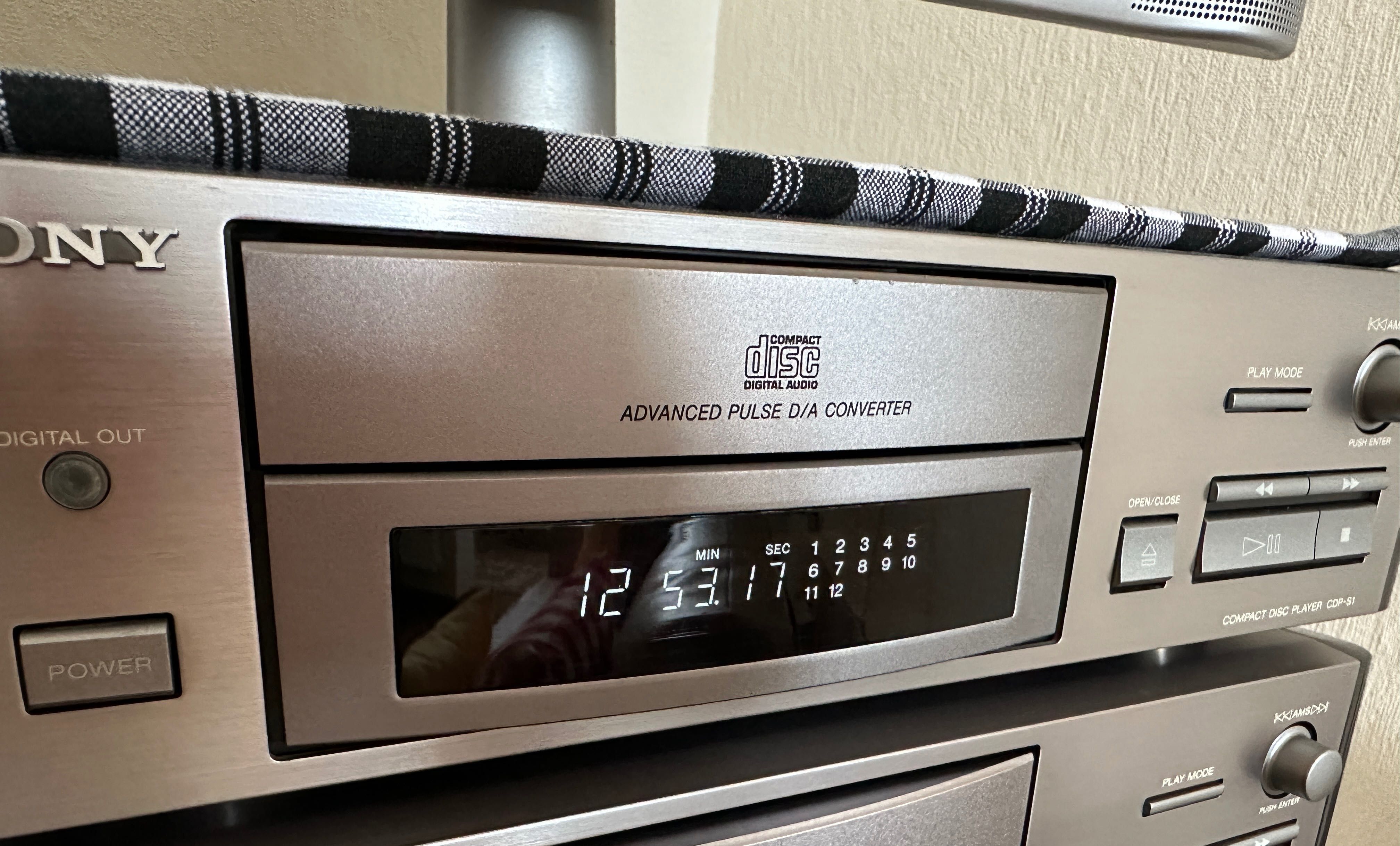 CD player 
Sony CDP S1 Scala (ES series)Technics sl pg480a