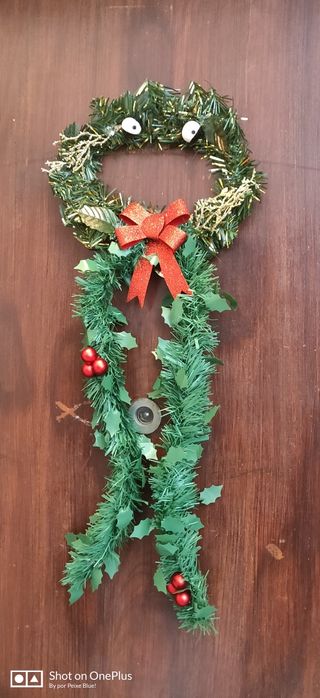 Coroa de azevinho do filme "Nightmare before Christmas". feito à mão!