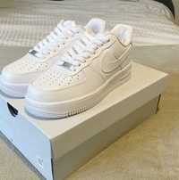 Nowy i oryginalny Nike Air Force 1 Low '07 White 38