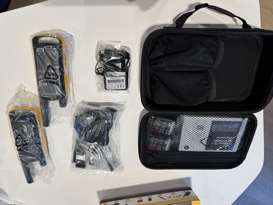 Рації Motorola T82 Extreme Walkie Talkies (комплект GO BEYOND)
