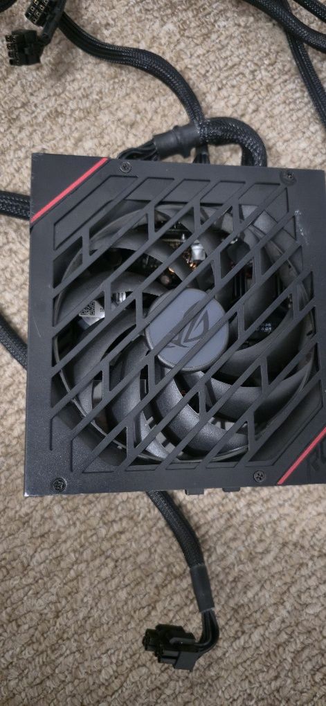 Fonte ASUS ROG Strix 850W Gold queimada, ideal para peças