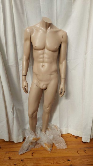 Manequins de homem sem cabeça - variados