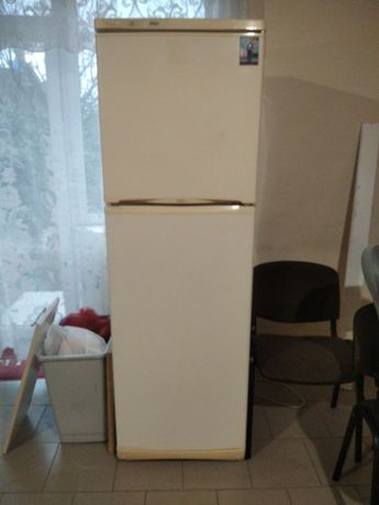 Продам холодильник под ремонт