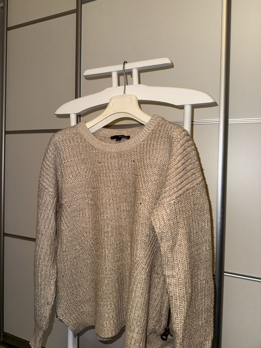 Білий светр H&M, бежевий светр із замочками збоку