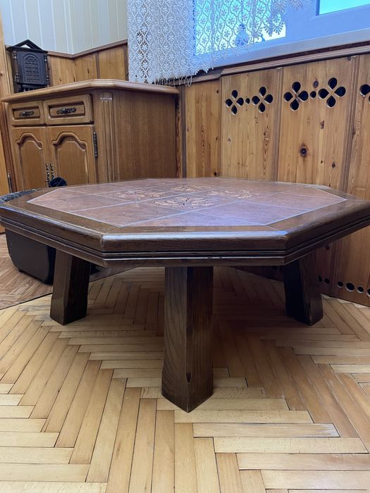 Антикварні столики журнальні